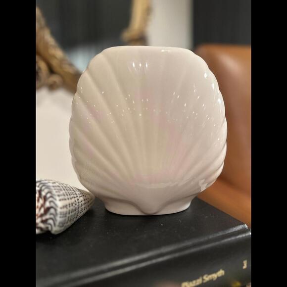 Seashell Porcelain Vase Pink Irises Butterfly 7.5” White Gold Trim - Picture 3 of 8